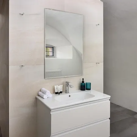 Zamek Ostrolov 게스트하우스 *